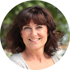 A portrait representing Mrs. J.T., a patient of Dan Nguyen Ophthalmologist, who underwent cataract eye surgery