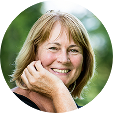 A portrait representing Mrs. L.B., a patient of Dan Nguyen Ophthalmologist, who underwent cataract eye surgery